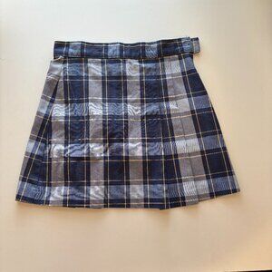 Girl's School Uniform Pleated Blue Plaid Skorts, size 6, like new!